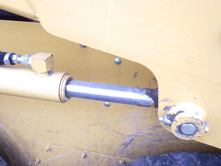 2011-deere-315-image-14