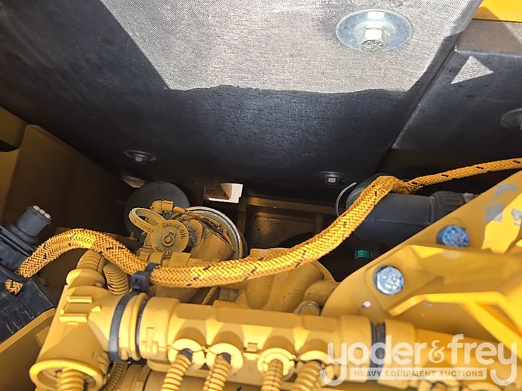 2016-caterpillar-312fgc-image-78