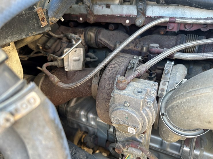 #33701-•-2011-mack-cxu-sleeper-truck-tractor-1m1aw09y4bm013132-image-61