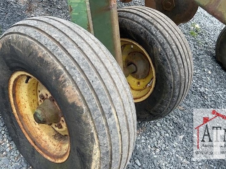 john-deere-230-image-3