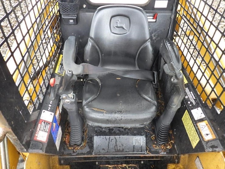 2011-deere-315-image-21