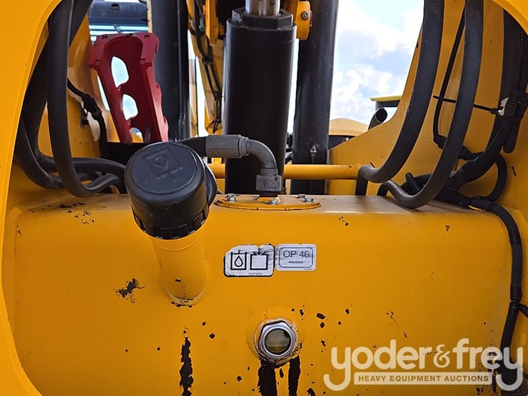 2017-jcb-512-56-image-71