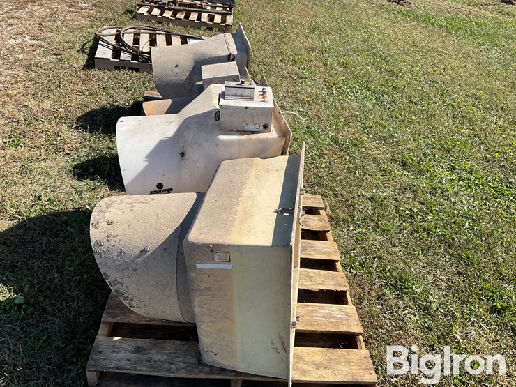 pallet-of-exhaust-fans-image-4