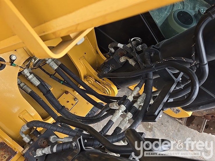 2016-caterpillar-312fgc-image-49