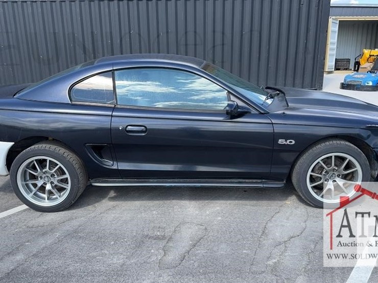 1994-ford-mustang-gt-image-2