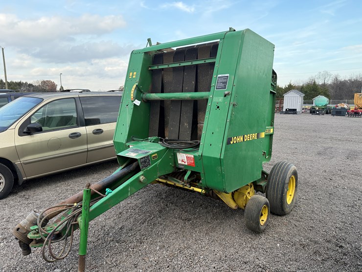 john-deere-335-image-1