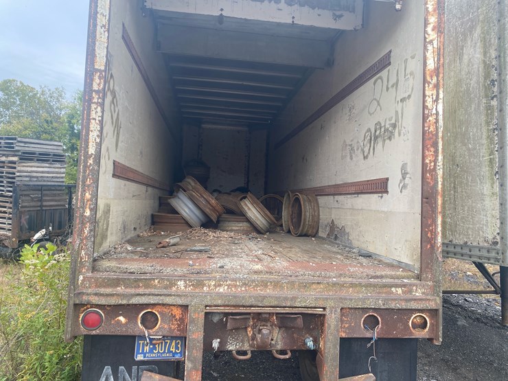 #76-•-28ft-van-trailer-image-2