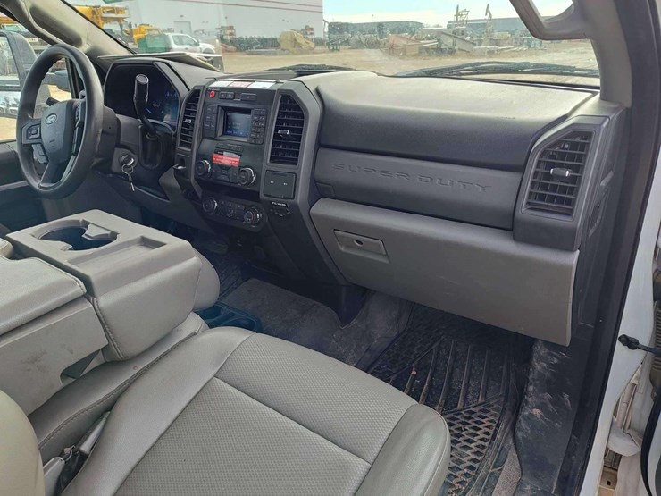 2019-ford-f550-image-31