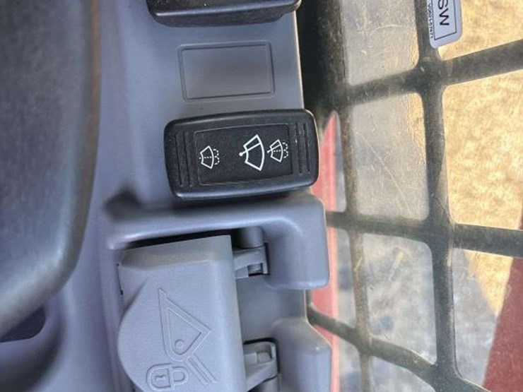 kubota-svl65-2-image-41