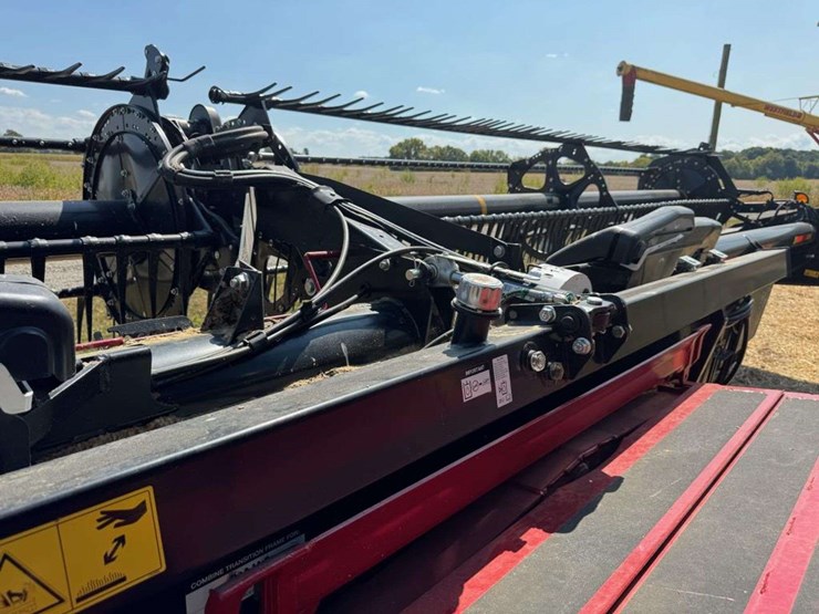 2021-macdon-fd1-40ft-flex-draper-head-image-12