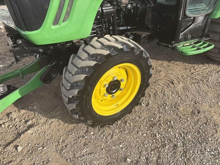 john-deere-3320-image-7