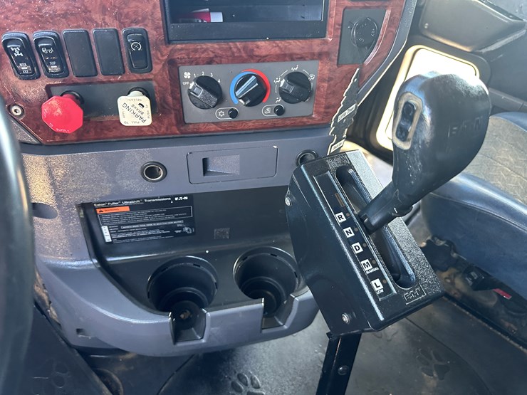 #33701-•-2011-mack-cxu-sleeper-truck-tractor-1m1aw09y4bm013132-image-66