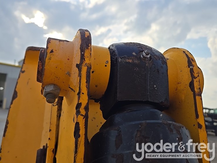 2017-jcb-512-56-image-49