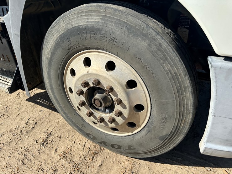 #33701-•-2011-mack-cxu-sleeper-truck-tractor-1m1aw09y4bm013132-image-11