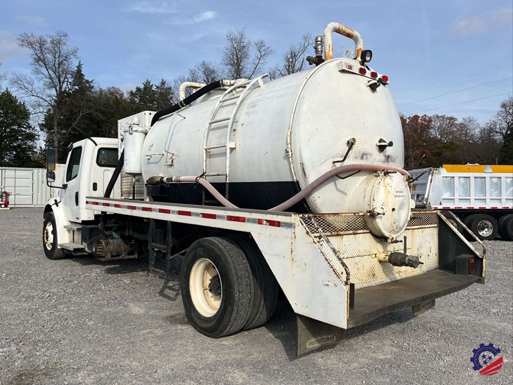 2005-freightliner-m2-business-class-s/a-water-truck-image-28