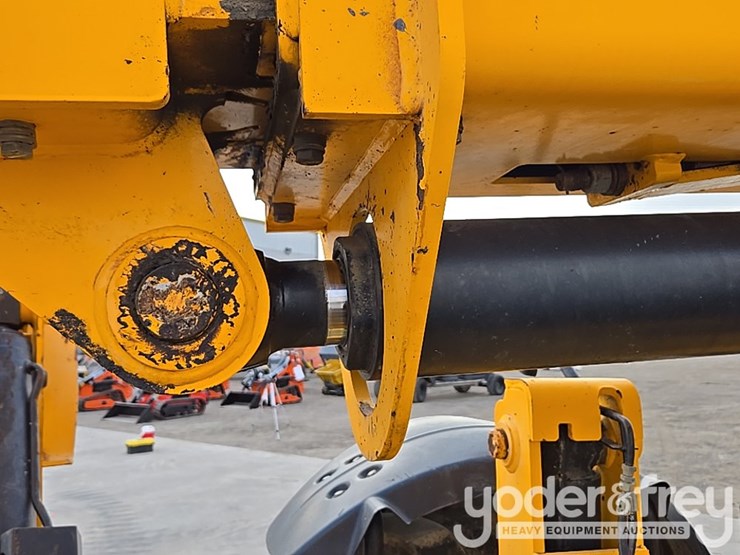 2017-jcb-512-56-image-62