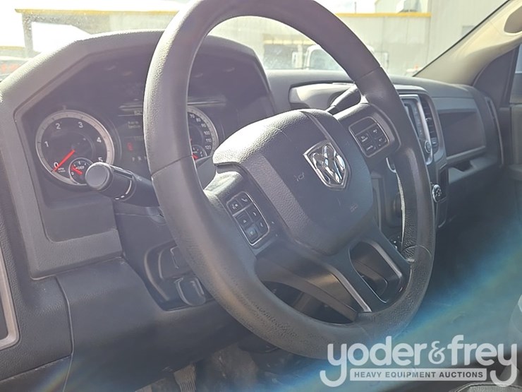 2014-dodge-service-truck-image-90