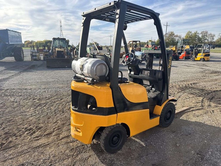 2016-yale-fork-lift-image-4