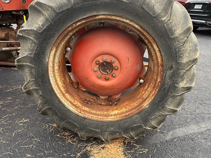 massey-ferguson-135-image-22