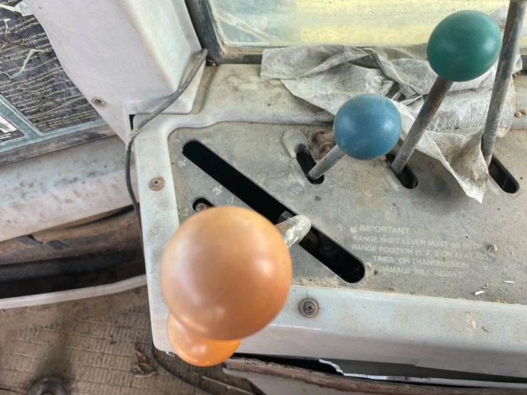 1991-versatile-876-image-39