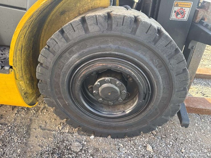 2016-yale-fork-lift-image-22