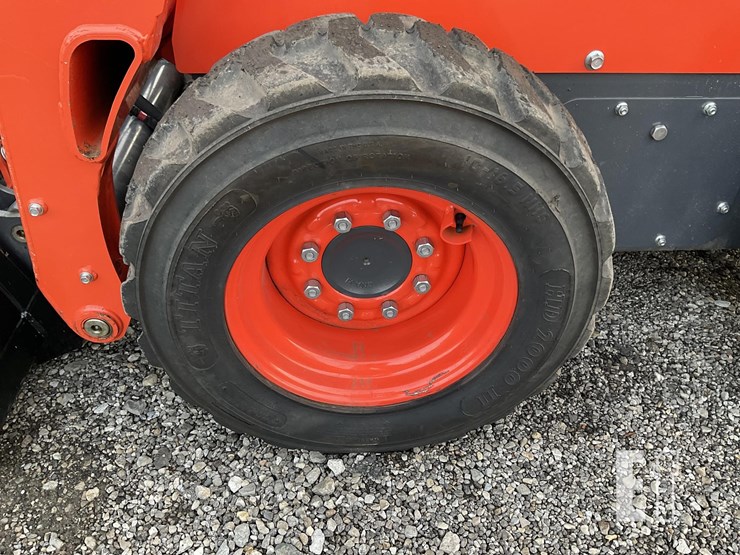 2021-kubota-ssv65-image-12