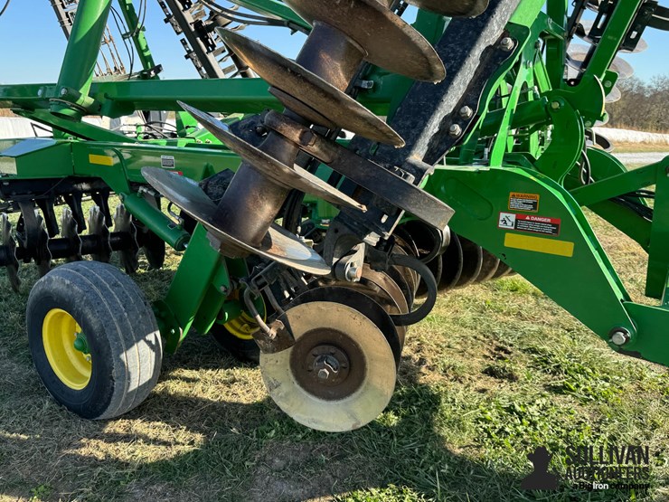 2013-john-deere-2623vt-image-19