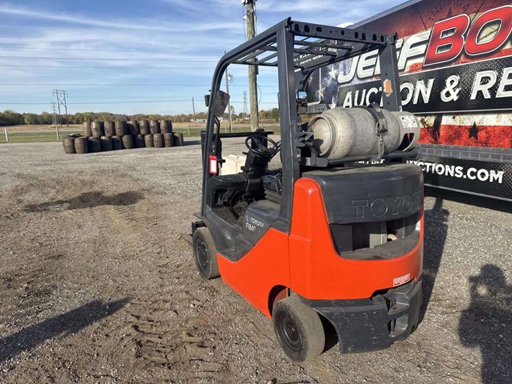 2016-toyota-fork-lift-image-5