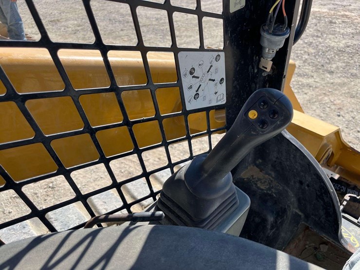 2019-caterpillar-289d3-image-15