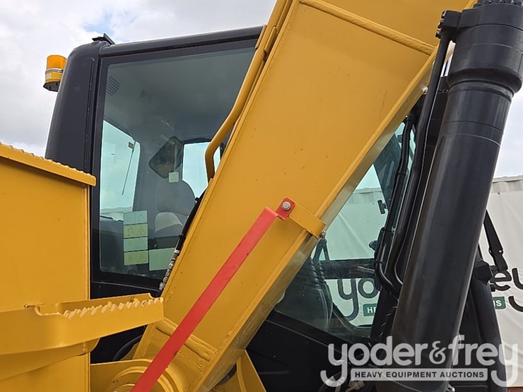 2016-caterpillar-312fgc-image-96