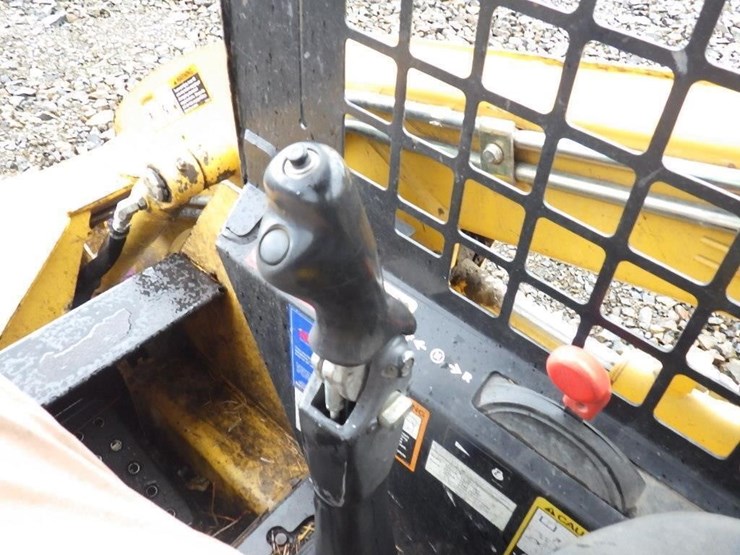 2011-deere-315-image-25