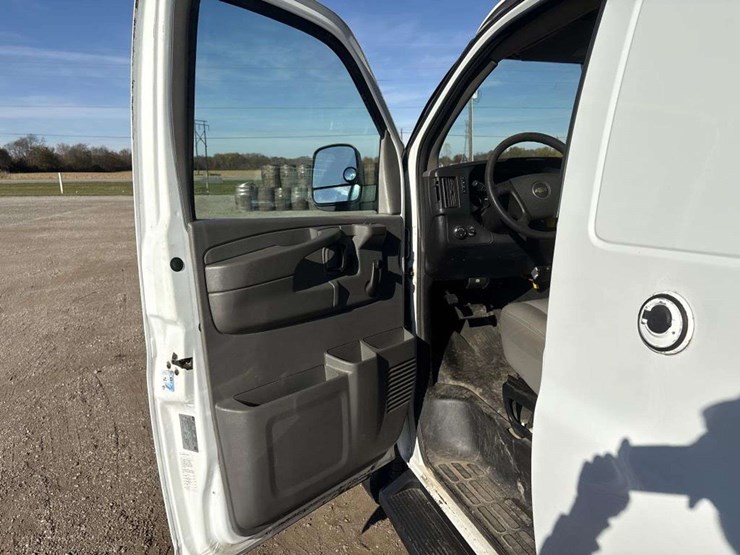 2013-chevrolet-2500-image-16