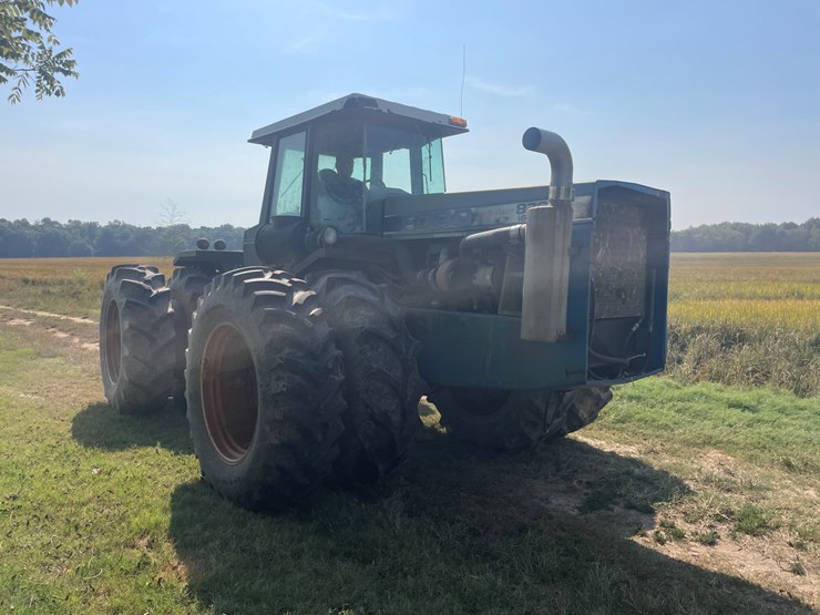 1991-versatile-876-image-2