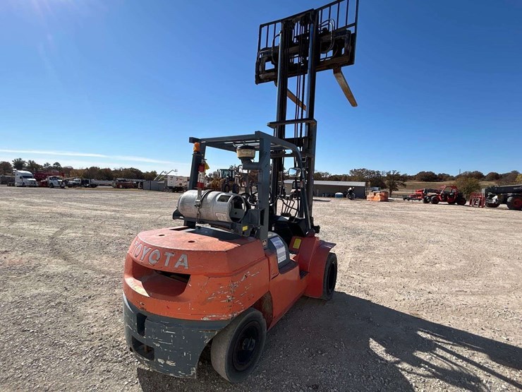 toyota-7fgu35-8,000lbs-forklift-image-3