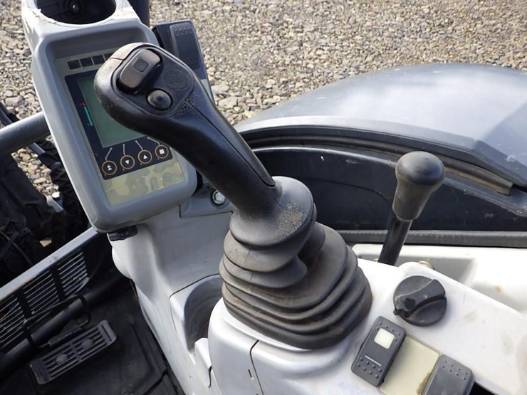 2019-deere-35g-image-23