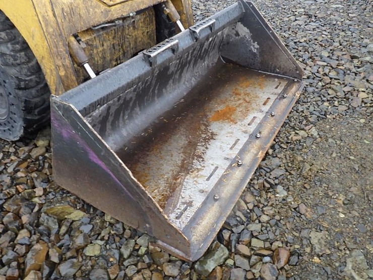 2011-deere-315-image-17