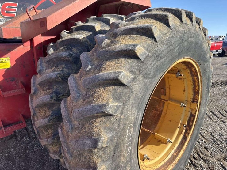 1983-versatile-835-image-35