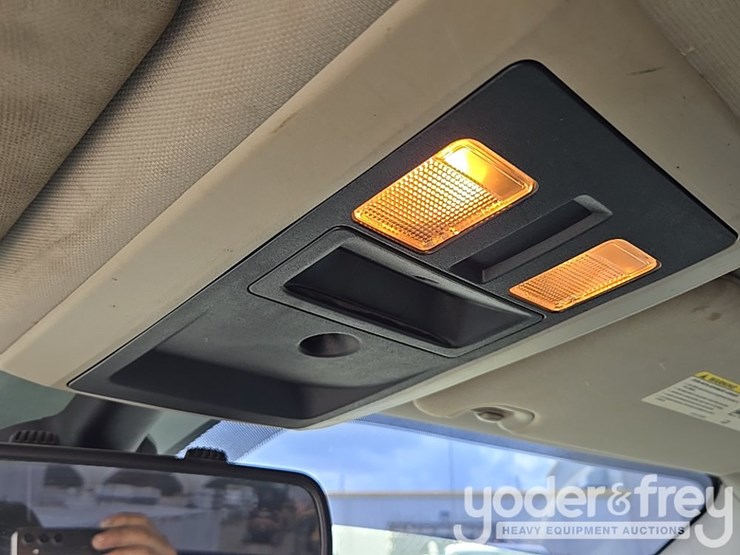 2014-dodge-service-truck-image-104