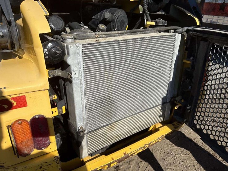 2012-new-holland-l225-image-13