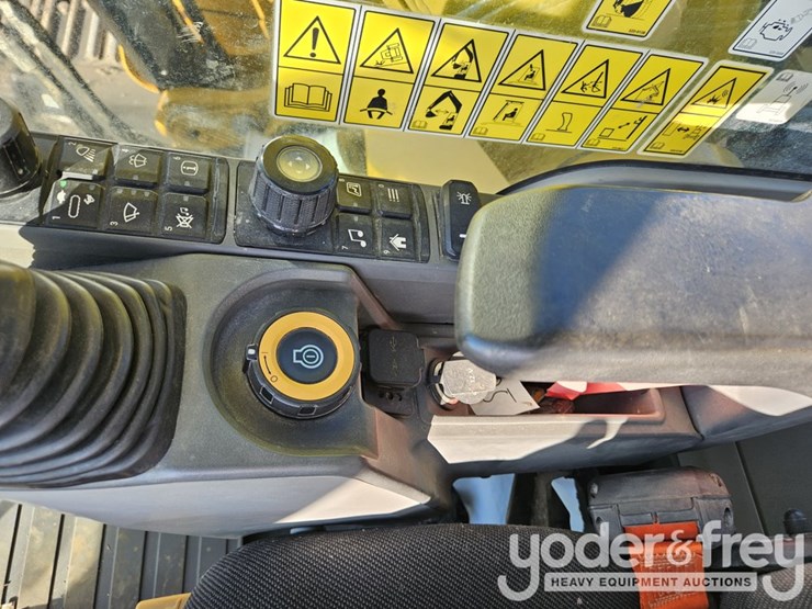 2019-caterpillar-320-image-43