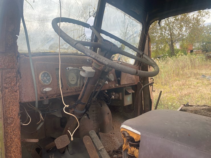 #71-•-1949-mack-tractor-image-6