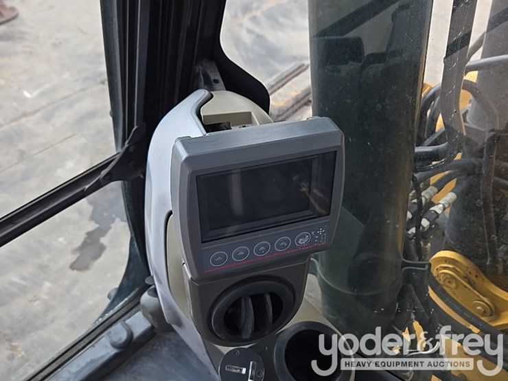 2016-caterpillar-312fgc-image-114