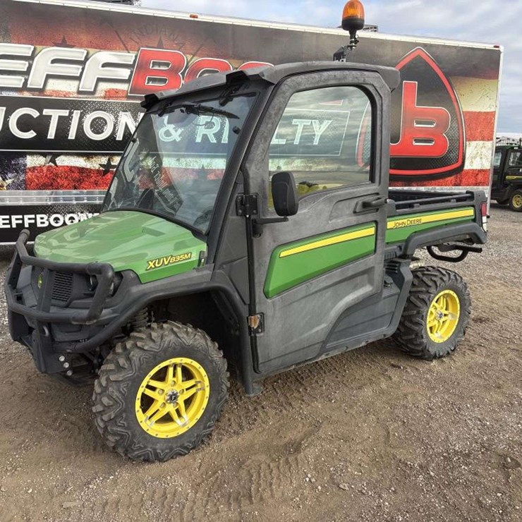 JOHN DEERE GATOR