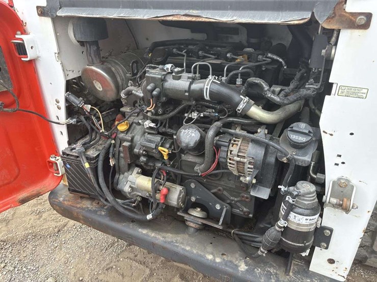 2016-bobcat-t740-image-24
