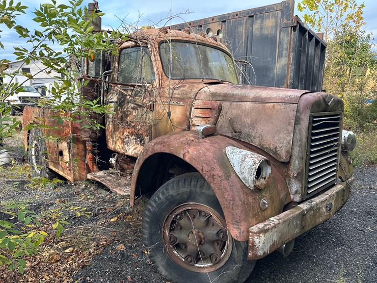 #54-•-1960-international-wrecker-image-3