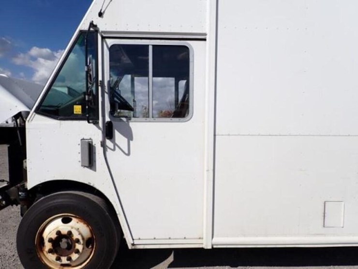 2013-freightliner-mt55-image-39