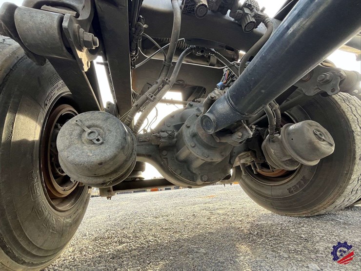 2016-volvo-d11-s/a-truck-tractor-image-35