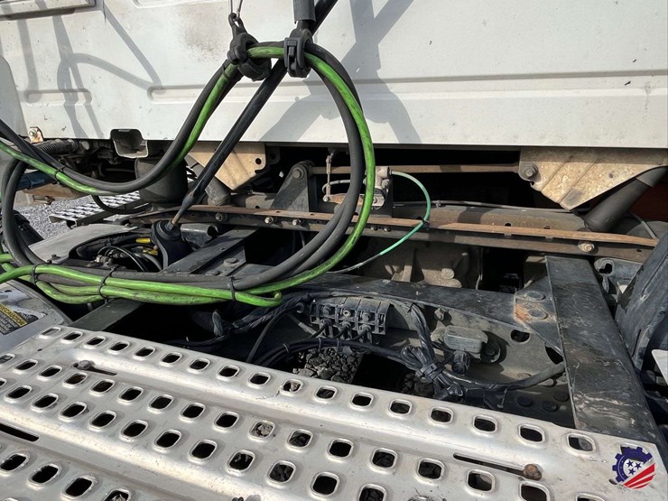 2016-volvo-d11-s/a-truck-tractor-image-32