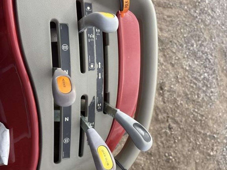 case-dx29-loader-tractor-image-36