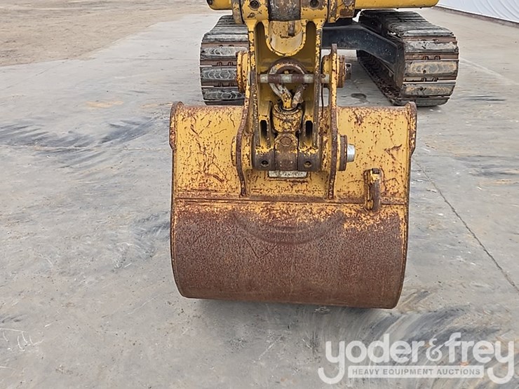 2016-caterpillar-312fgc-image-12